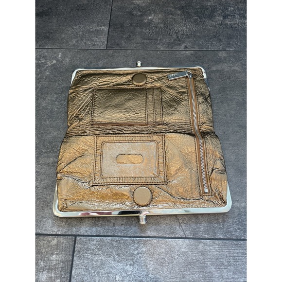 HOBO International Clutch Wallet Metallic gold - Picture 5 of 12